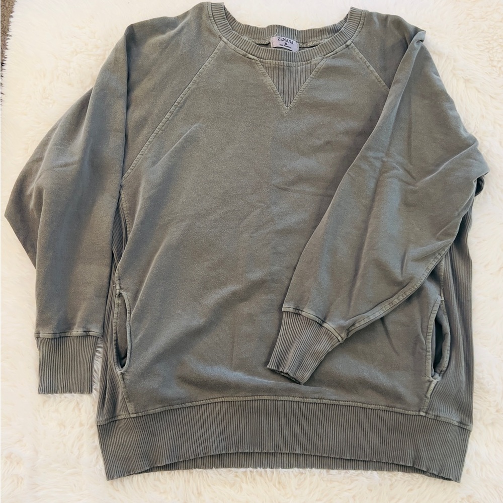 Zenana Outfitters Women’s Crewneck in Olive